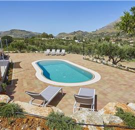 4 bedroom villa with pool, Castellammare del Golfo, sleeps 8-9